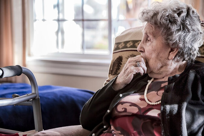 "Po tym, jak moja mama skończyła 84 lata, zaczęła "cudować", więc oddałam ją do prywatnego domu opieki"