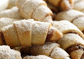 Przepis na rogaliki drożdżowe na kwaśnej śmietanie