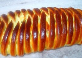 Przepyszne wypieki – warkocz drożdżowy z jabłkami i rodzynkami