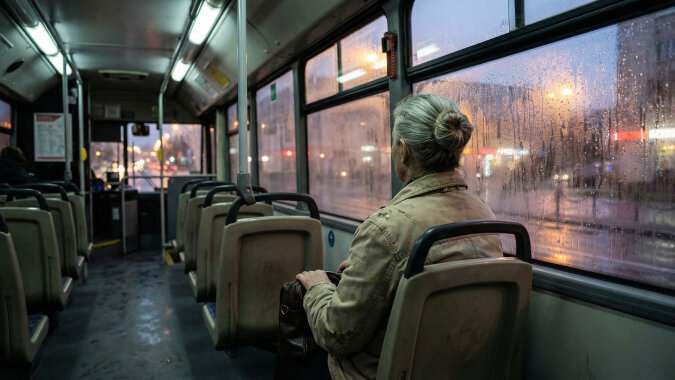 Przez trzy lata opłacałam wnukowi korepetycje z angielskiego. Po 400 złotych miesięcznie. Kiedy zapytałam go na rodzinnym obiedzie, jak idzie nauka, synowa odpowiedziała za niego