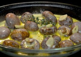 Delikatne grzyby w aromatycznym sosie śmietankowym z czosnkiem