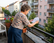 Syn poprosił, żebym poręczyła mu kredyt na samochód. "Czysta formalność, mamo, bank tak wymaga". W lipcu przyszło do mnie pismo: trzy raty zaległe, wzywają do zapłaty. Rata jest wyższa niż moja emerytura