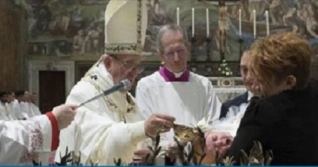 W trakcie chrztu słowa papieża przerwał płacz dziecka. To, co wtedy powiedział ojciec święty obiegło cały świat
