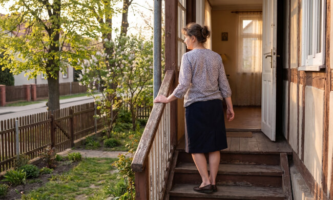 Trzynaście lat temu mąż wyprowadził się do koleżanki z pracy i zostawił mnie z kredytem na dom. Spłaciłam go sama, co do złotówki. W zeszłym tygodniu zadzwonił