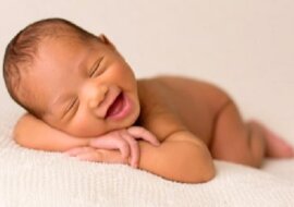 Zdjęcia najsłodszych i bezcennych uśmiechów noworodków