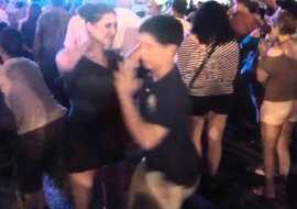 14-latek poprosił do tańca profesjonalną tancerkę. Gdy zaczął tańczyć, jej mina była bezcenna