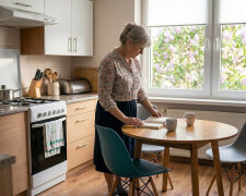 Córka prosiła o pieniądze zawsze na konkretne rzeczy - raz na buty dziecku, raz na dentystę, raz na opłaty. Małe kwoty, po trzysta, pięćset złotych.  Policzyłam po dwóch latach - dwanaście tysięcy