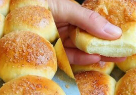 Przewiewne i aromatyczne bułeczki z jabłkami i cynamonem