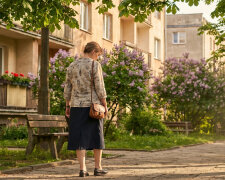 Zdradziłam męża raz, dwadzieścia lat temu. Nigdy nie powiedziałam. Mąż jest dobrym człowiekiem, kocha mnie, ja kocham jego. Ale czasem w nocy leżę i myślę, że całe nasze życie stoi na jednym kłamstwie