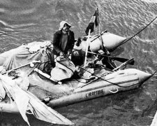 Niesamowita historia Alaina Bombarda, który przemierzył Ocean Atlantycki malutkim pontonem. Bez jedzenia i wody