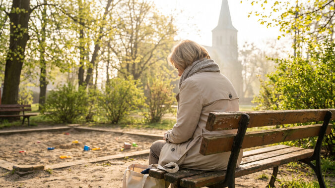 Syn nie odzywał się do mnie przez sześć lat po tamtej kłótni o mieszkanie babci, aż w marcu przyszedł list bez nadawcy. W środku zdjęcie chłopca z moimi oczami i jedno zdanie: "Ma trzy lata i pyta, czemu nie ma babci"