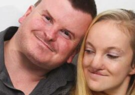 Wbrew przewidywaniom lekarzy dziewczyna, która ma wrodzoną sztywność stawów, przeżyła, wyszła za mąż i urodziła dziecko