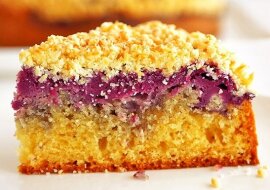 Proste i pyszne ciasto z jagodowym puree i chrupiącą panierką