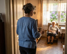 Mama zachorowała na Alzheimera. Mam troje rodzeństwa - brata w Gdańsku, siostrę w Anglii, brata pod Krakowem. Na rodzinnej grupie na WhatsAppie piszą: "Jak mama? Trzymamy kciuki"