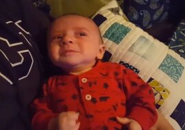 Mama używa muzyki Star Wars, by uspokoić swoje płaczące dziecko. Zobacz to zabawne wideo