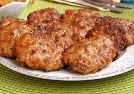 Kotleciki mielone z cebulą i pieczarkami