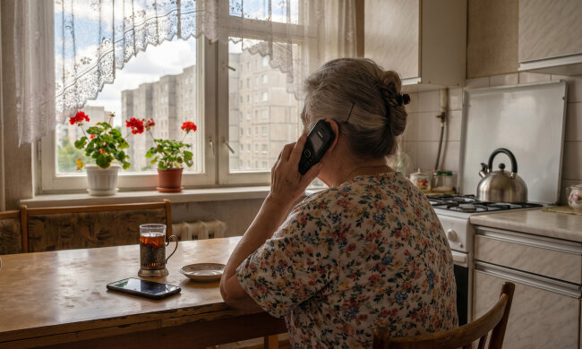 Syn kupił mi na urodziny nowy telefon. Ładny, drogi. Po tygodniu okazało się, że zainstalował aplikację, która przesyła mu listę moich połączeń