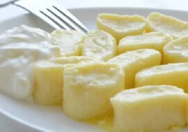 Tradycyjne kluski leniwe. Przepis na pyszne i mięciutkie kluseczki