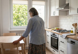 Syn wyremontował mi kuchnię za swoje pieniądze. Ładnie, nowocześnie, wszystko nowe. Przez dwa lata przy każdym spotkaniu powtarzał, ile to kosztowało
