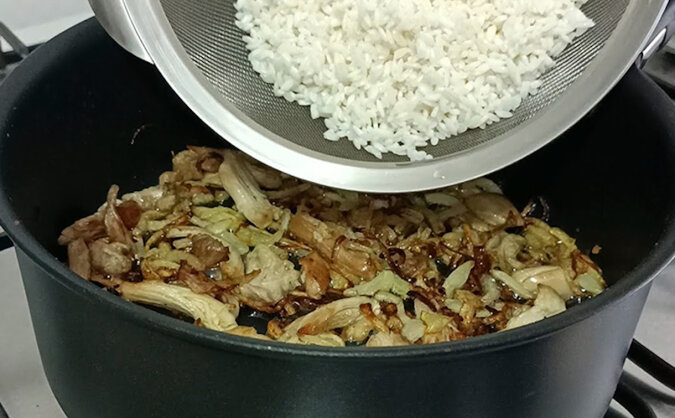 Gotujemy ryż według marokańskiego przepisu. Tajemnica gotowania w rosole, a następnie należy połączyć z nadzieniem