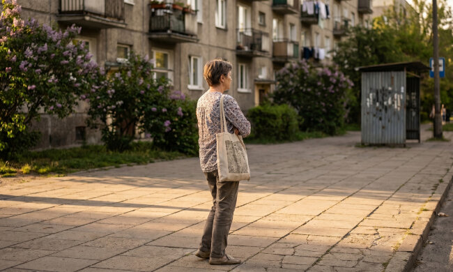 Pożyczyłam synowej pięć tysięcy na kurs prawa jazdy. Miała oddać po pierwszej wypłacie w nowej pracy. Pracę dostała, prawo jazdy zdała. Kiedy przypomniałam o długu, powiedziała, że to "był prezent od teściowej na nowy start"
