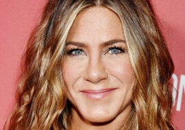 Jennifer Aniston po 20 latach przymierzyła sukienkę z serialu „Przyjaciele” i okazało się, że idealnie pasuje