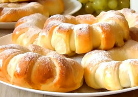 Pyszne, puszyste i niezwykle smaczne bułeczki z kajmakiem do herbaty