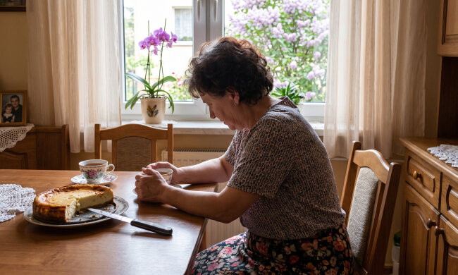 Brat zadzwonił do mnie z kieszeni - telefon wybrał sam. Przez trzy minuty słuchałam, jak tłumaczy żonie, że mamie "w jej stanie" dom już niepotrzebny, a ja podpiszę wszystko, jak zawsze podpisywałam