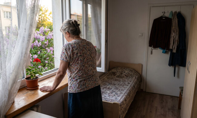 Syn wrócił do mnie "na miesiąc" po rozwodzie. Minęły dwa lata. Zajął większy pokój, sprowadził nową partnerkę, a kiedy nieśmiało wspomniałam o rachunkach za prąd, powiedział: "Mamo, przecież ci pomagam - jesteś dzięki mnie nie sama"