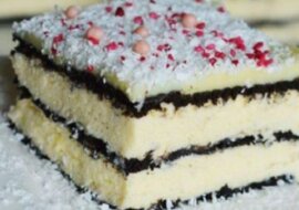 Ten kokosowy sernik bez pieczenia robi furorę w moim domu. Jedna blacha to za mało