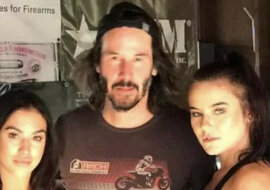 Keanu Reeves nigdy nie dotyka ludzi, z którymi robi zdjęcia