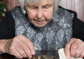 "Mama napisała ten list własnoręcznie, w trzech egzemplarzach. Cierpliwie i czytelnie przepisywała i wkładała kartki do kopert"