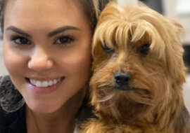 Fryzjerka samodzielnie ostrzygła własnego pieska, a teraz cały Internet śmieje się z jego fryzury