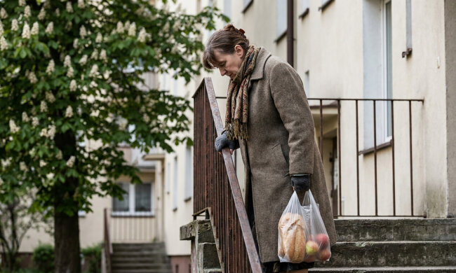 Córka zadzwoniła w niedzielę i powiedziała, że muszę im pożyczyć na remont, bo nie mają z czego żyć. W poniedziałek spotkałam jej sąsiadkę w Biedronce. Zapytała, czy córka jest zadowolona z nowego SUV-a