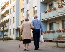 W szpitalu leżałam dziewięć dni. Codziennie przychodził pan Wiesław - sąsiad, którego wnuka uczyłam kiedyś czytać. Córka zadzwoniła w dniu wypisu: czy "ten sąsiad" nie mógłby mnie odebrać, bo oni "mają weekend zaplanowany od dawna"