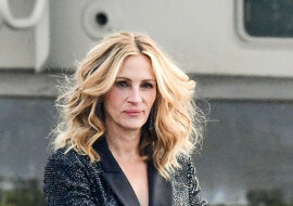 Górny pokład zamiast czerwonego dywanu: Julia Roberts, w roli paryżanki, pięknie się uśmiecha