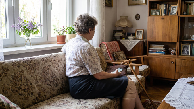 Kiedy syn się rozwodził, kazał mi wybierać - "albo ja, albo Kaśka". Na operację kolana zawiozła mnie Kaśka, czekała trzy godziny i odebrała wyniki. Syn zadzwonił po tygodniu. Zdziwił się, że nic nie mówiłam