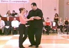 Każdy był sceptycznie nastawiony, gdy ten człowiek wszedł na parkiet. Ale kiedy zaczął tańczyć, wszystkim opadła szczęka