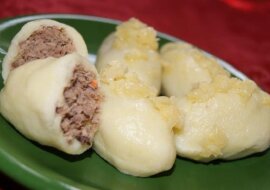 Kluski śląskie nadziewane mięsem. Są pyszne i bardzo apetyczne