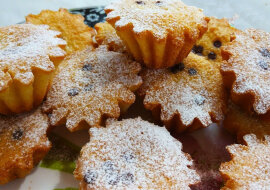 Babeczki z kawałkami czekolady. Prosto i szybko