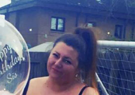 Prezent okazał się nietypowy: pieniądze odleciały na balonie