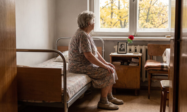 Mama mieszka u brata "na wszystkim gotowym". W październiku poprosiła, żebym kupiła jej buty na zimę, bo nie chce prosić Wojtka. Przy herbacie wyszło, że całą emeryturę oddaje co miesiąc jemu. Na buty prosi mnie