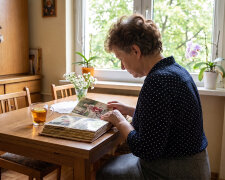 Byłego męża przez dwadzieścia lat nie było na żadnych urodzinach syna. W sobotę na jego weselu przemawiał pierwszy i opowiadał, jak uczył małego jeździć na rowerze. Na rowerze uczyłam go ja, na parkingu za Społem