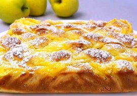 Ciasto jabłkowe z kremem budyniowym. Smaczniejsze niż szarlotka