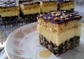 Ciasto Pijak. Lekko bezowy biszkopt z dodatkiem kokosu i maku