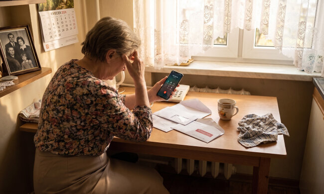 Poręczyłam wnukowi kredyt na mieszkanie, bo "bank inaczej nie da, babciu". Rok później zadzwonił windykator - rat nie ma od pół roku, a wnuk zablokował mój numer. Zajmą mi emeryturę