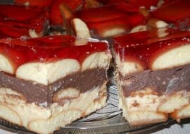 Placek biszkoptowy z kremem budyniowym i galaretką. Pyszne, lekkie i bez pieczenia ciasto