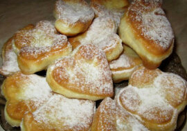 Delikatne pączki do herbaty na kefirze "Herbaciane". Pyszne i pachnące
