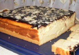 Sernik. Bardzo pyszny, mięciutki i rozpływa sie w ustach