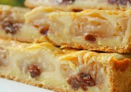 Niesamowity przepis na szarlotkę. Ciasto jest bardzo delikatne